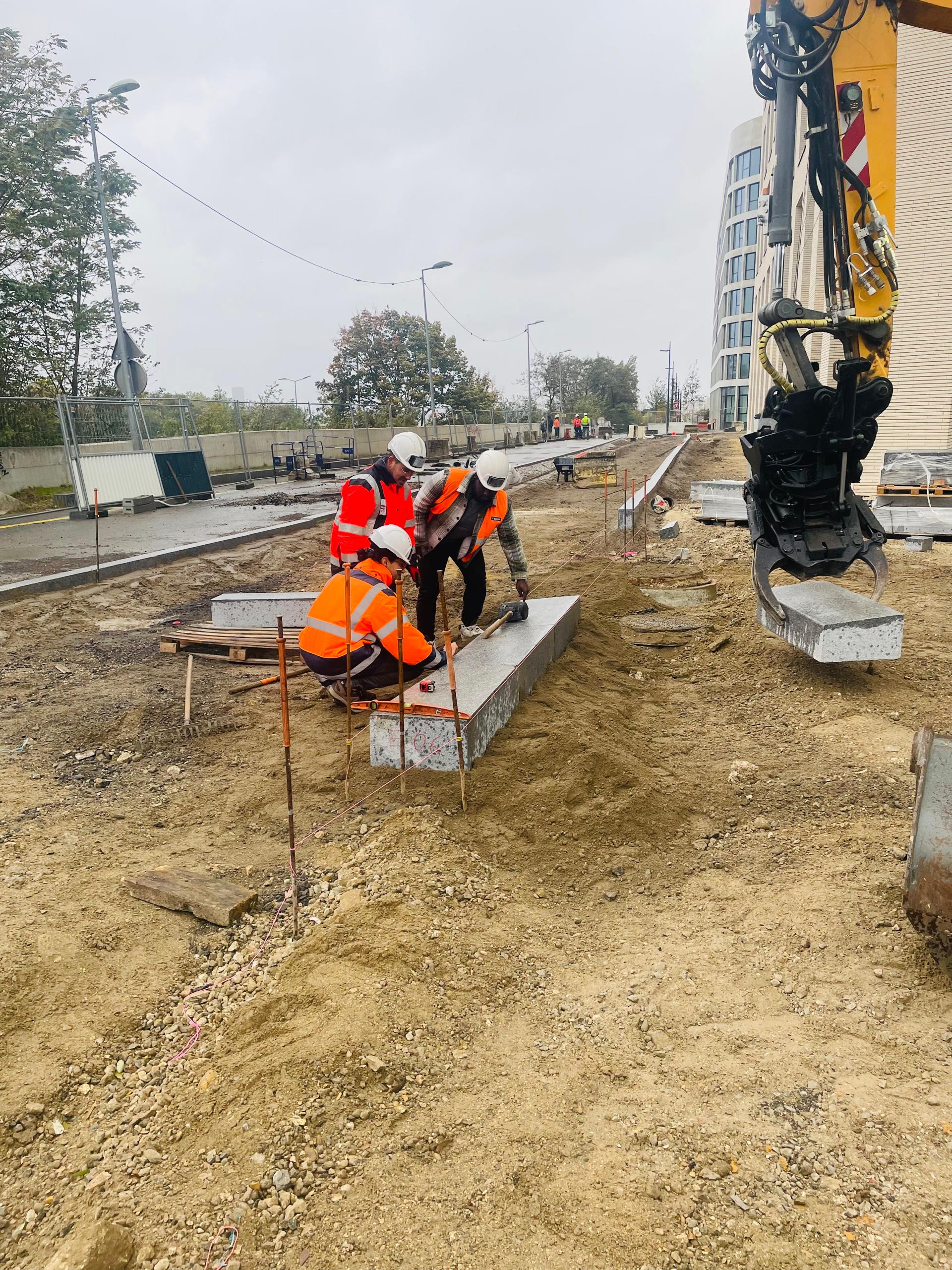 Implantation millimétrée des bordures de voirie